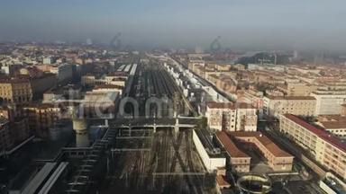 意大利城市景观内博洛尼亚中心火车站的鸟瞰图